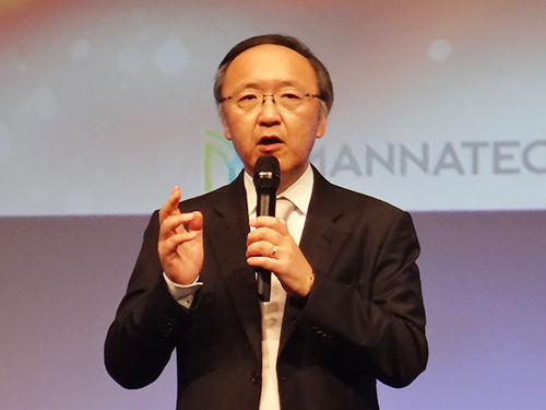 あいさつするマナテックジャパンの小杉友巳代表